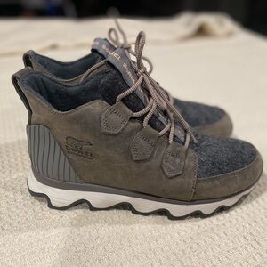 SOREL WOMEN'S KINETIC
CARIBOU SNEAKER